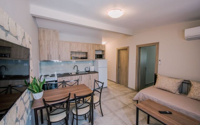 Acrocorinth Apartments