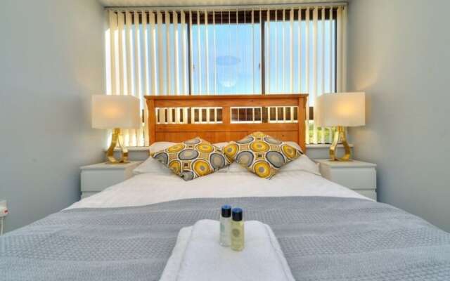 Xscape View Apartment With Balcony