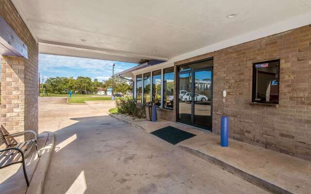 Motel 6 Freeport, TX