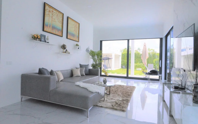 Villa with Shared Pool in Central Pattaya - Palmc15