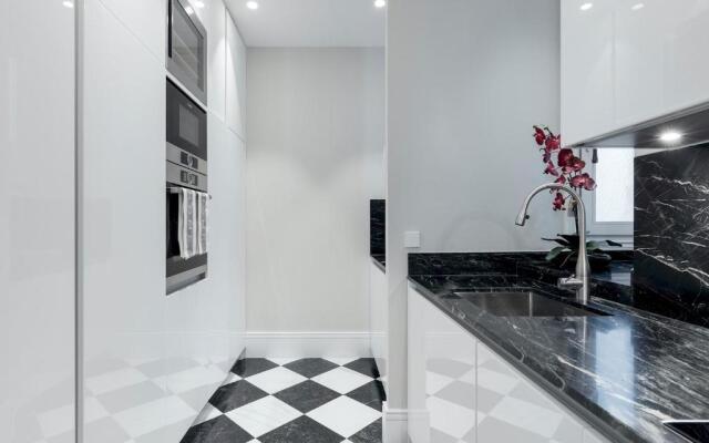 Justicia Apartment II by Flatsweethome