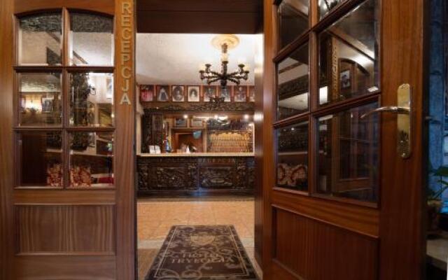 Hotel Trylogia