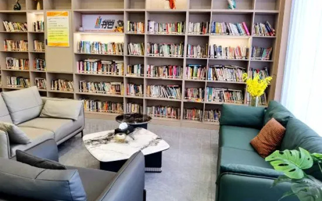 Royal Hot Spring Theme Inn