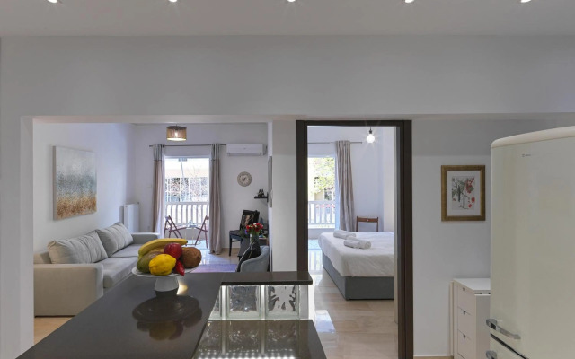 Newly Renovated Apartment in the Heart of Athens