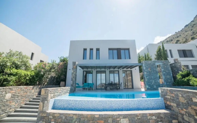 Sea View 6 Bedroom Villa With a Heated Pool