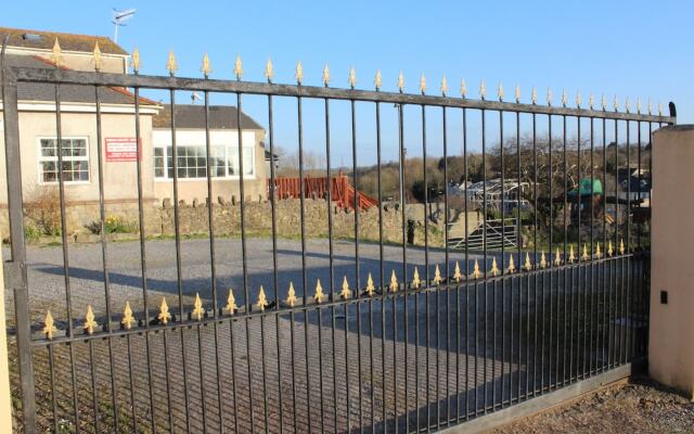 The Middlegate Hotel