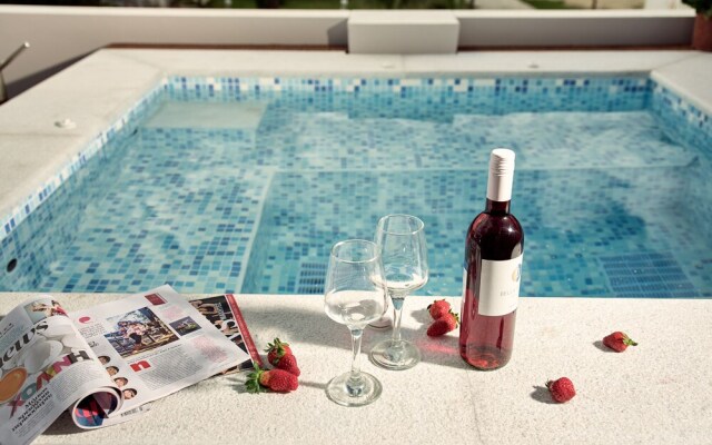 Savvas Luxury Suites