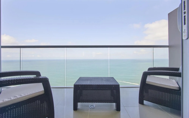 Beachfront Paradise With Outstanding Sunset Views