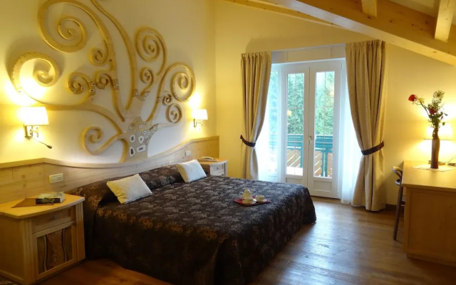 Alle Dolomiti Boutique Lake Hotel