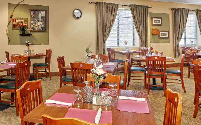 Howard Johnson Plaza Hotel by Wyndham Madison