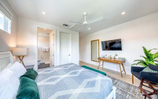 Contemporary Home Centrally Located Near Soco & DT