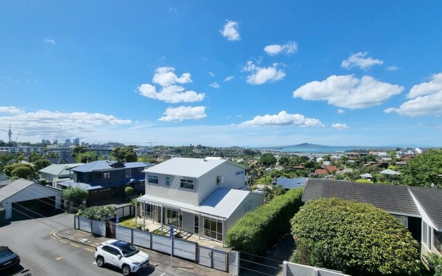 Gorgeous Apt Panoramic Views