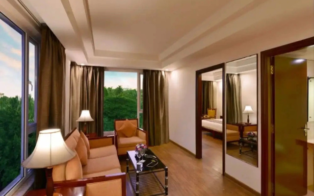 Clarks Inn Airport Hotel