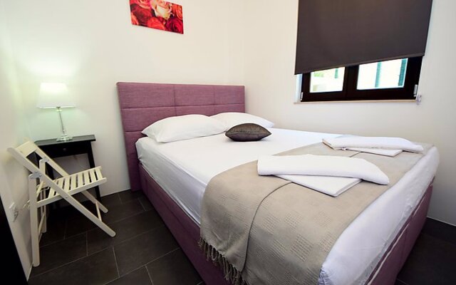 Lozna Residence 31460