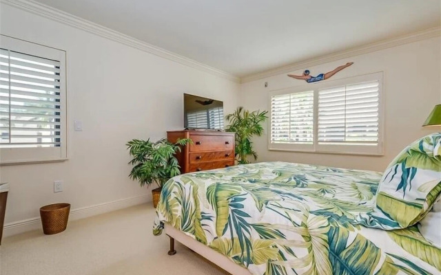 Sea Oats 217 2 Bedroom Home by RedAwning