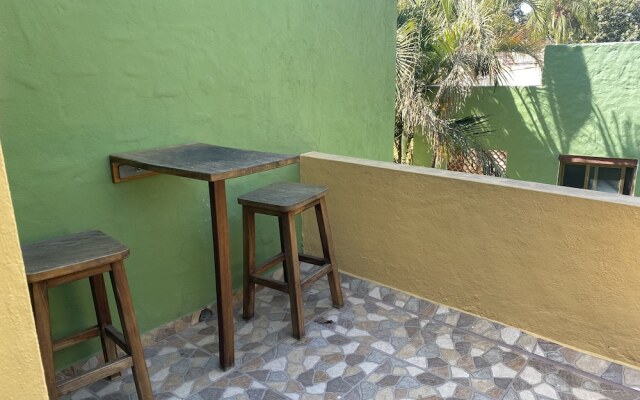 El Jardín De En Medio