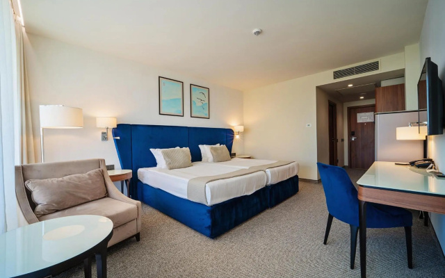 Astor Garden Hotel - Image 6
