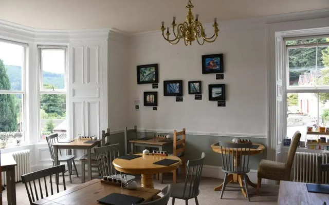 Tigh-na-Cloich Hotel