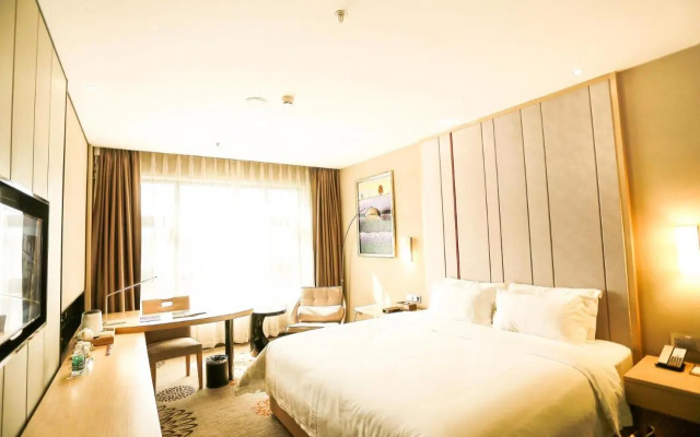 Lavande Hotel Leshan High Speed Railway Station