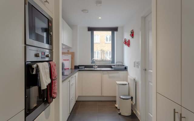 Modern 3 Bedroom Duplex Apartment in Stepney