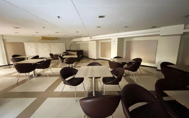 Extremeli Suites Manila powered by Cocotel