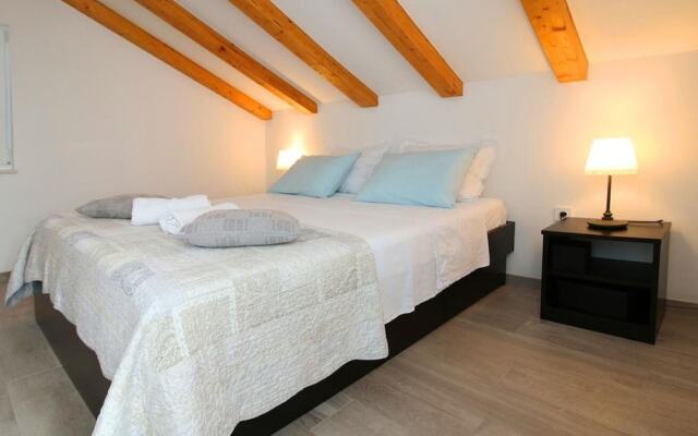 Elvi - Amazing Position & Parking - A5