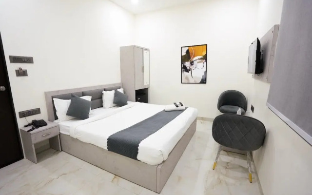 Hotel Sky City