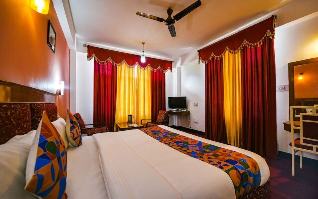 Fabhotel Chandra Palace