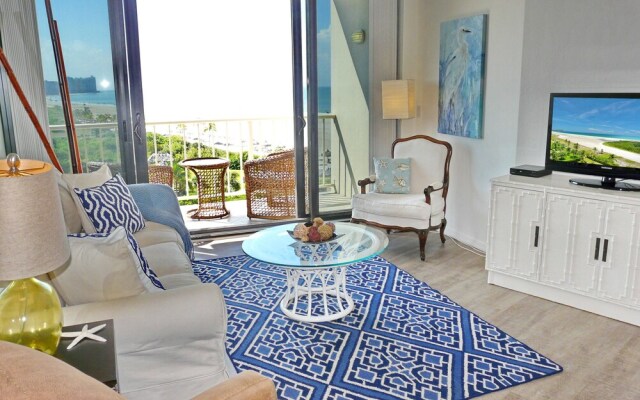 Beachfront Condo With Views of Beach and Spacious Pool