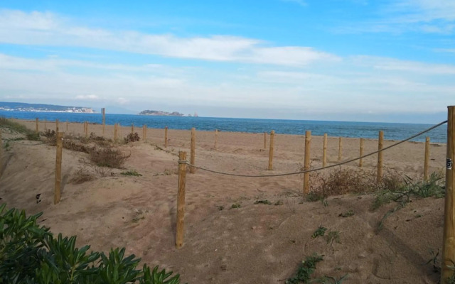 Sea front apartment in Platja Pals with terrace and parking