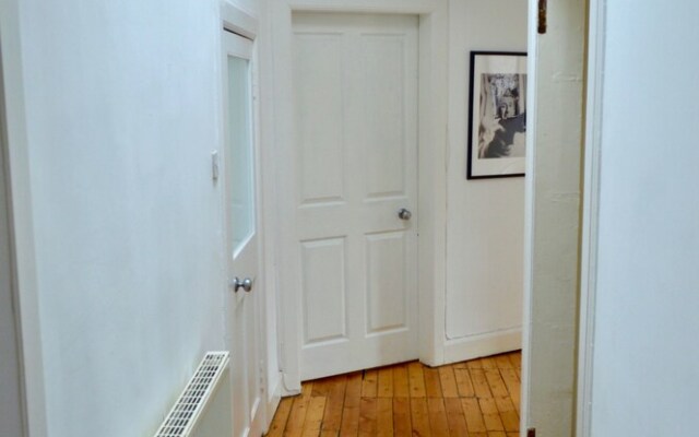 Central 2 Bedroom Flat in Edinburgh