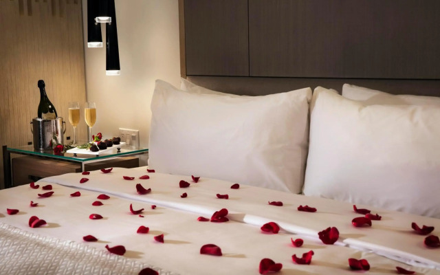 H2O Suites - Adults Only