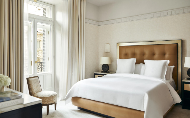 Отель Four Seasons Hotel Madrid