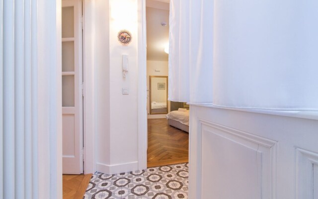 The Bulletproof Apartment by easyBNB