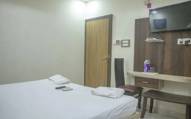 OYO 6883 Hotel Galaxy Star