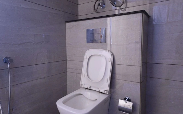 Sumitel Sanderling 500 meters from Mall Road