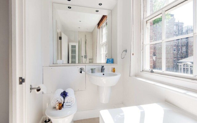 The Wonderful Chelsea Manor Street Apartment - CHK