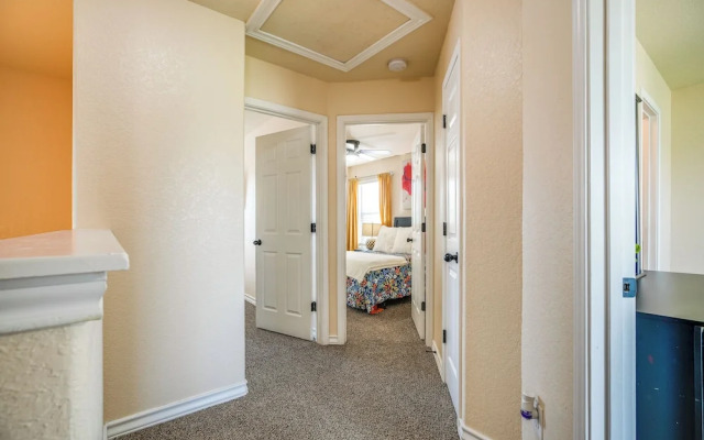 San Antonio Townhome ~ 2 Mi to Aquarium!