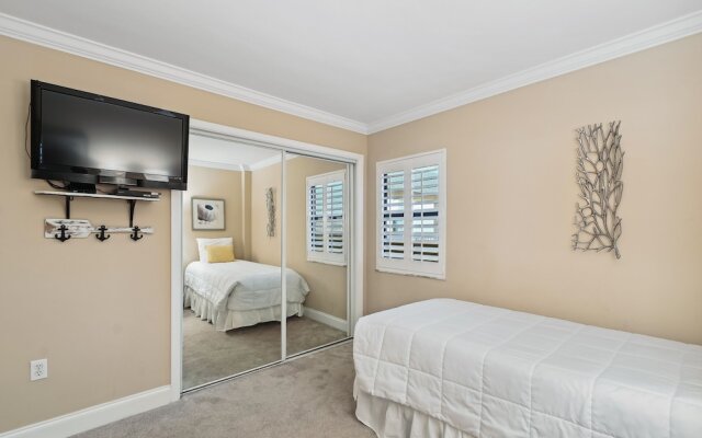 Inlet Reef 102 2 Bedroom Condo by RedAwning