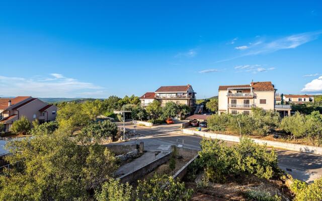 2 Bedroom Apartment Near Sibenik Krka Waterfalls