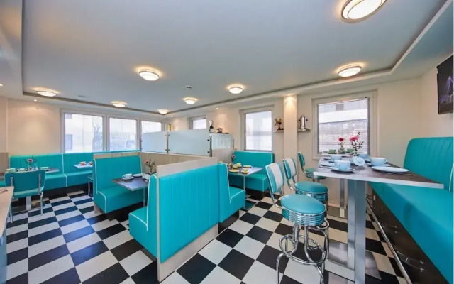 Bernstein 50'S Seaside Motel