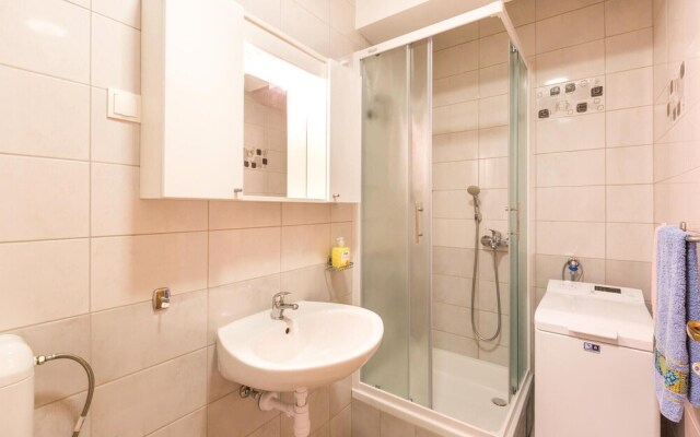 Nice Home in Makarska With Wifi and 3 Bedrooms