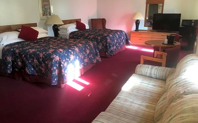 Villager Motel & Glen Manor Estate