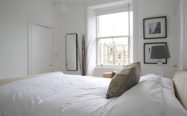 2 Bedroom Bruntsfield Apartment