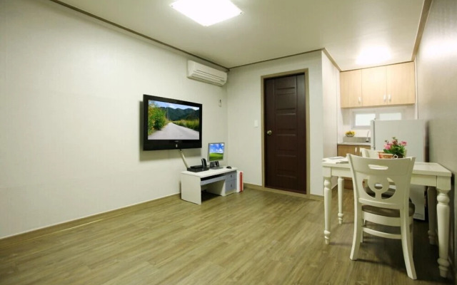 Apple farm stay
