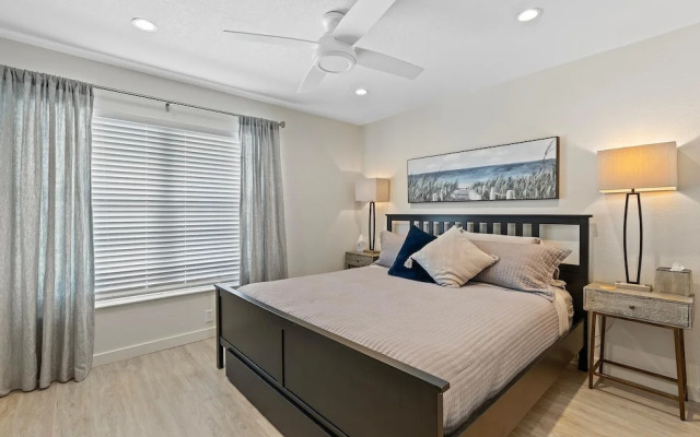 Colony Beach Club 246