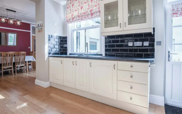 Overland Road 4 Bed House Mumbles