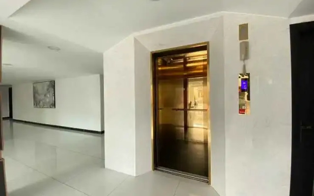 Apple Hotel Two