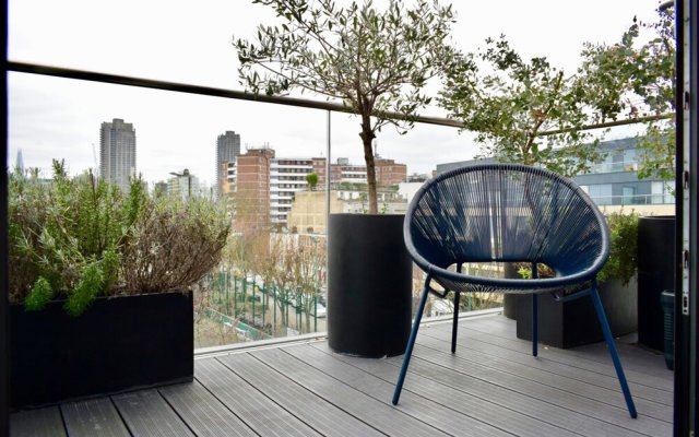 Contemporary 1 Bedroom Flat With Stunning London View