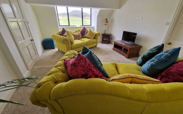Luxury Penthouse Apartment - Beautiful Countryside